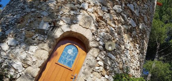 Romantisme dans un moulin provencal avec jacuzzi privé extérieur, Bouches du Rhône