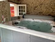 Gite Romantique de luxe avec jacuzzi et piscine, proche de Tours - 8