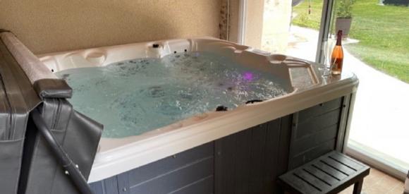 Gite Romantique de luxe avec jacuzzi et piscine, proche de Tours