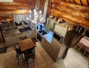 Magnifique Chalet en rondin de bois avec spa privatif extérieur, Cantal - 12