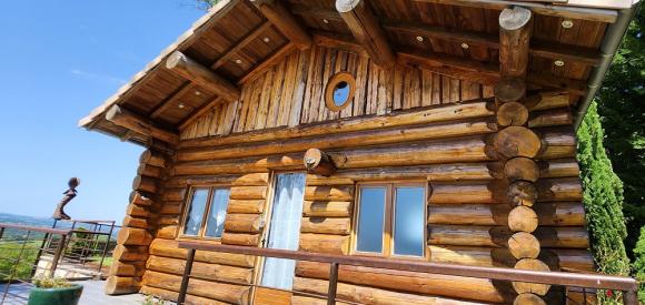 Magnifique Chalet en rondin de bois avec spa privatif extérieur, Cantal