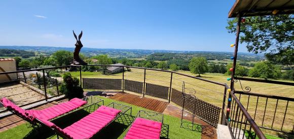 Magnifique Chalet en rondin de bois avec spa privatif extérieur, Cantal