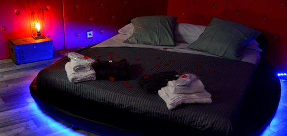 Suite luxueuse et sensuelle avec Balnéothérapie, Roanne, Loire