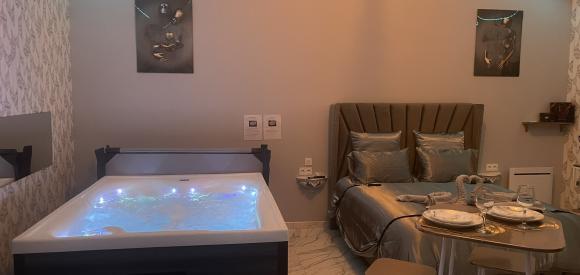 Magnifique Love room ambiance érotique avec Jacuzzi en Normandie