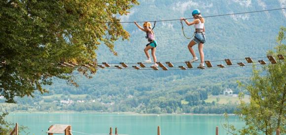 Bulle avec vue sur le lac et spa privé, Savoie