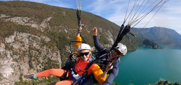 Bulle avec vue sur le lac et spa privé, Savoie