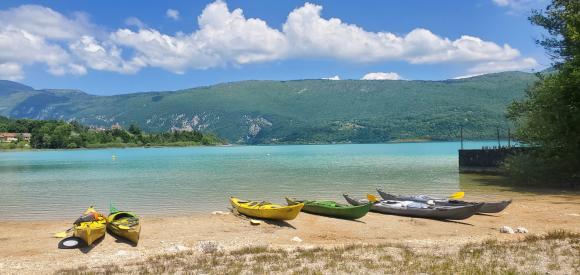 Bulle avec vue sur le lac et spa privé, Savoie