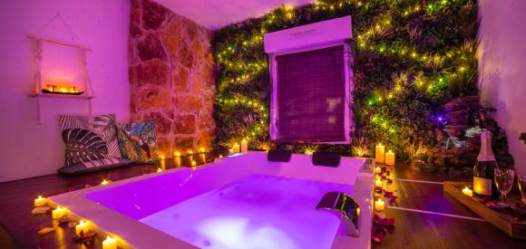 Magnifique Loveroom Bali avec Spa privé et parking, Centre Ville de Troyes