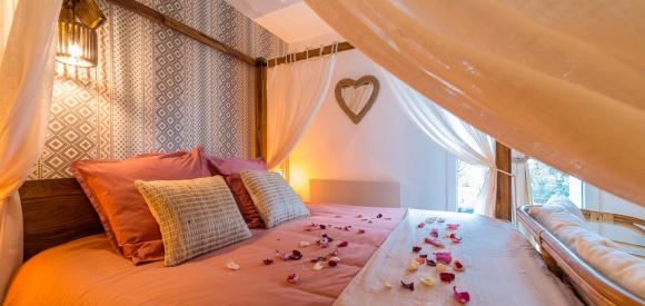 Magnifique Loveroom Bali avec Spa privé et parking, Centre Ville de Troyes