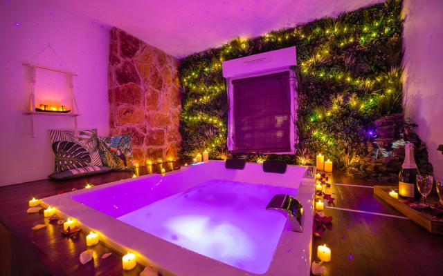 Magnifique Loveroom Bali avec Spa privé et parking, Centre Ville de Troyes