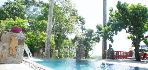 Villa coloniale et moderne, piscine privée à débordement sur les Caraïbes, Guadeloupe