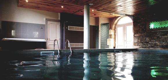 Logement de charme avec espace méditation, piscine intérieure, jacuzzi, hammam Sarlat