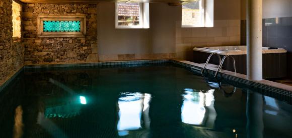 Logement de charme avec espace méditation, piscine intérieure, jacuzzi, hammam Sarlat