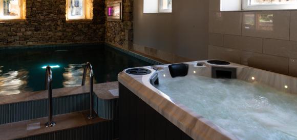 Logement de charme avec espace méditation, piscine intérieure, jacuzzi, hammam Sarlat