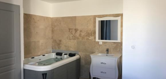 Mazet avec jacuzzi privatif et pîscine, UZES