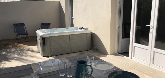 Mazet avec jacuzzi privatif et piscine, Uzes