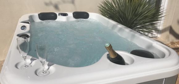 Mazet avec jacuzzi privatif et piscine, Uzes