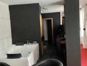 Suite avec Lit Rond, jacuzzi et sauna à Epernay - 10