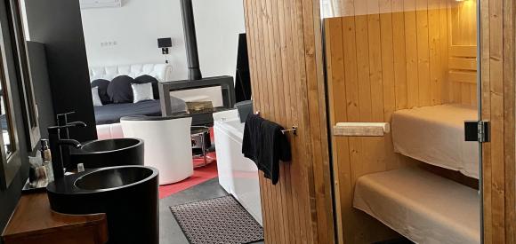 Suite avec Lit Rond, jacuzzi et sauna à Epernay